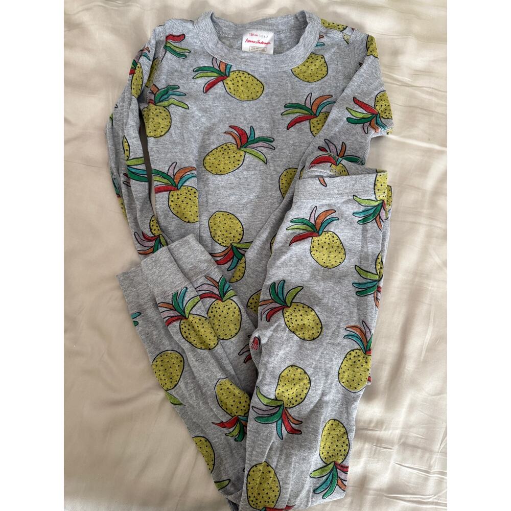 Hanna Andersson grey pineapple pajamas size 120 6-7